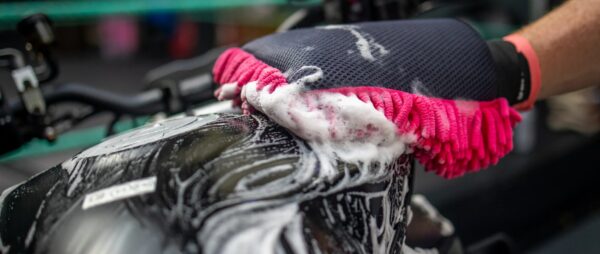 2-in-1 Microfibre Wash Mitt - Image 4