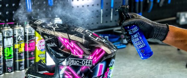 Helmet Visor & Goggle Cleaner - Image 3