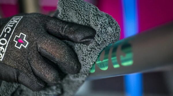 Luxury Microfibre Polishing Cloth - Image 5
