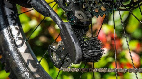 Tyre & Cassette Brush - Image 3